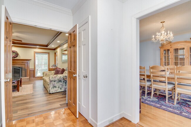 Foto del edificio - 4117 Knollcrest Cir N