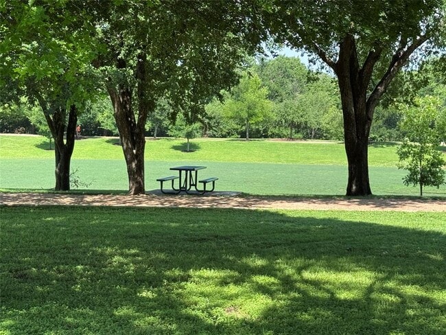 Building Photo - 2112 Surrender Ave