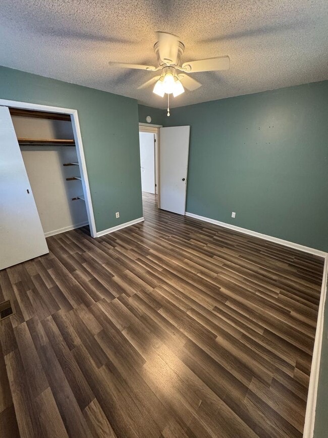 Building Photo - Minutes From Jax State and Jacksonville Ci...