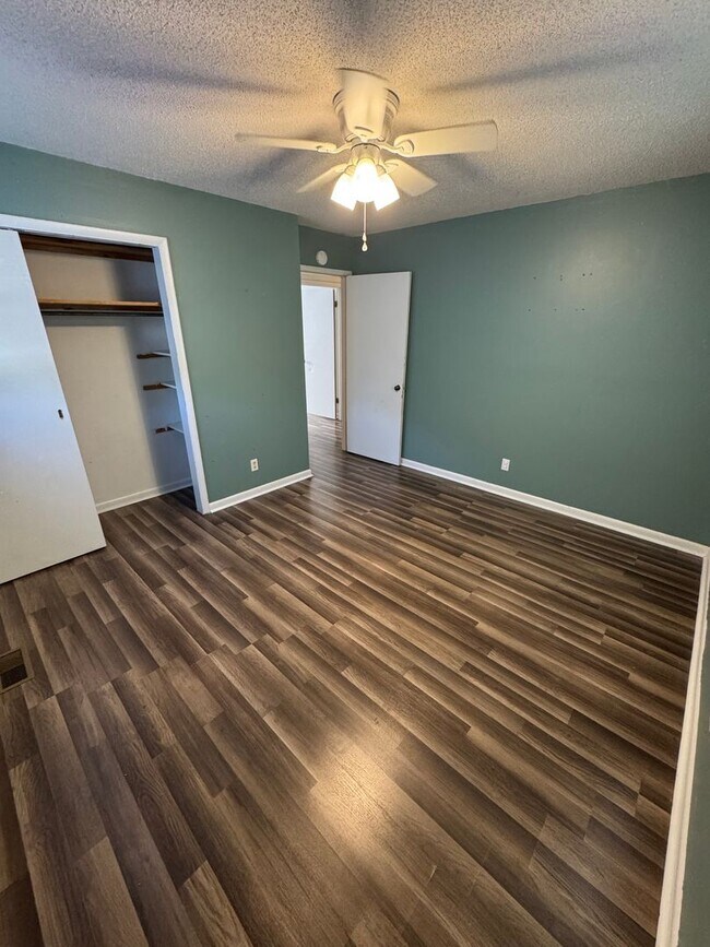 Foto del edificio - Minutes From Jax State and Jacksonville Ci...