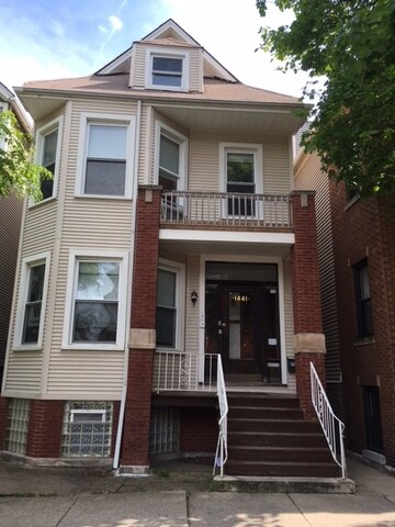 Primary Photo - 1441 W Oakdale Ave