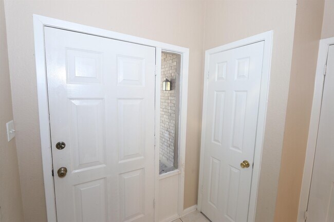 Foto del edificio - 8623 Oakridge Loop