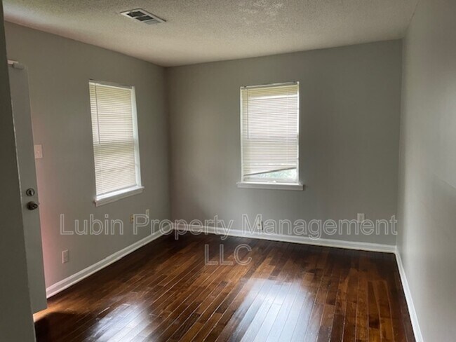 Foto del edificio - 2358 Zanone Ave