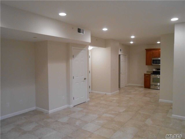 Building Photo - 39 Mineola Blvd