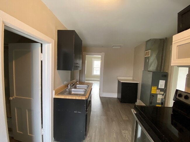 Kitchen - 309 S Georgia St