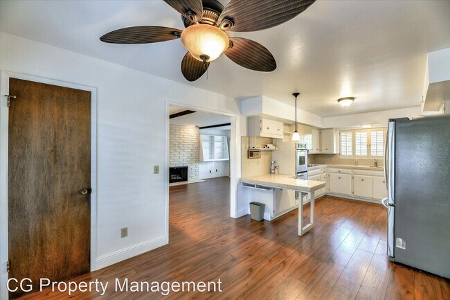 Building Photo - 4 br, 2.5 bath House - 292 Marchmont Dr