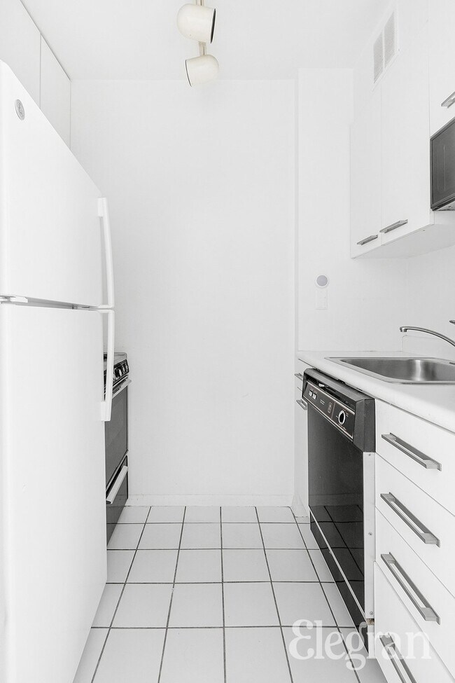 Building Photo - 393 W 49th St