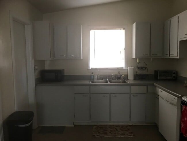 Foto del edificio - 3 Bed House on Atkamire Drive, close to stadium. Available August 2026!