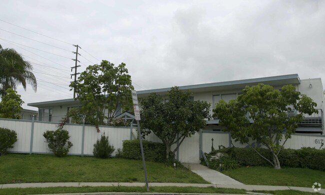 Building Photo - 617-620 Illinois Ct