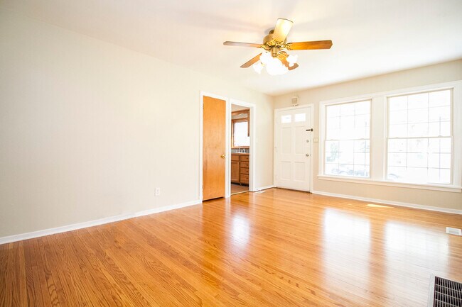 Building Photo - 315 Majestic Dr