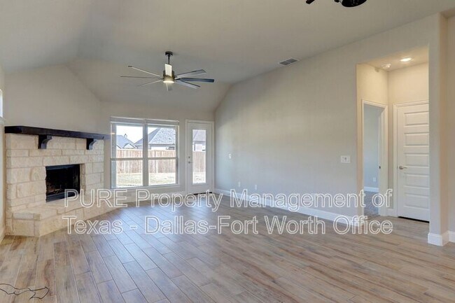 Foto del edificio - 807 Mary Lee Ln