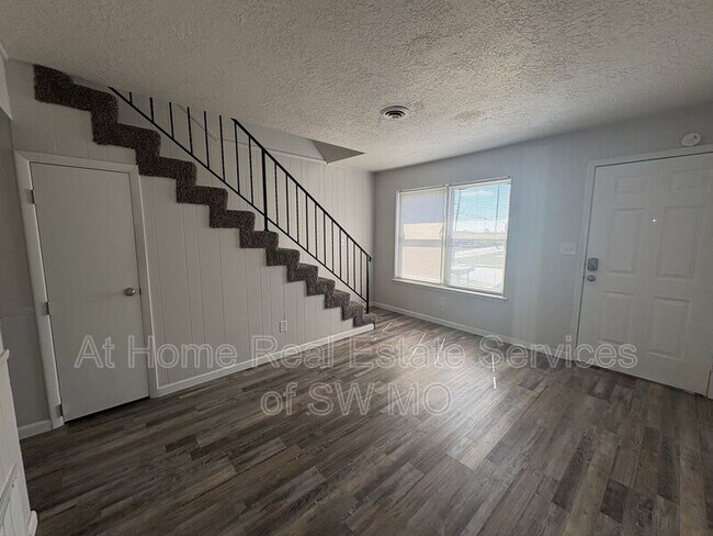 Building Photo - 3333 E Linwood St