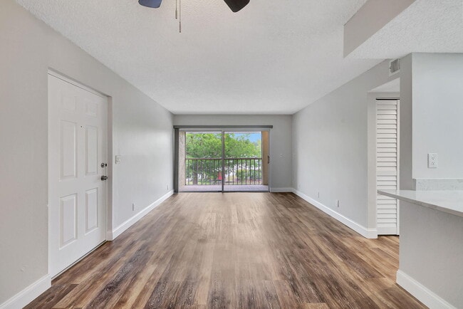 Building Photo - 1558 SE Royal Green Cir