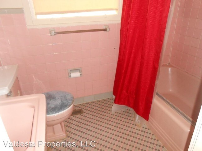 Building Photo - 3 br, 1.5 bath House - 2303 University Drive