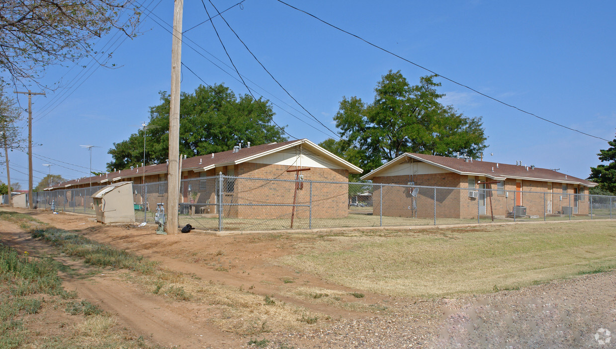 Building Photo - 402 5th St