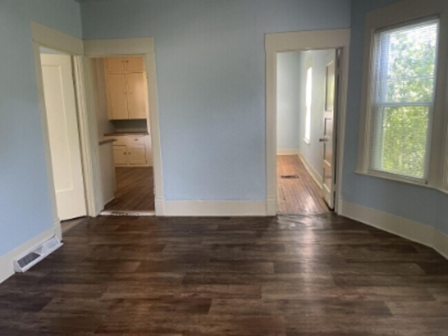 Foto del edificio - 406 Naymut St