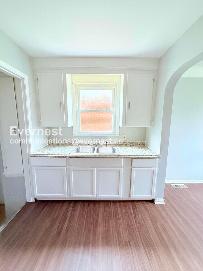 Foto del edificio - 19180 Trinity St