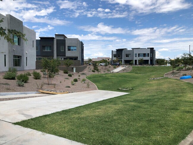 Foto del edificio - 25429 N 19th Ln