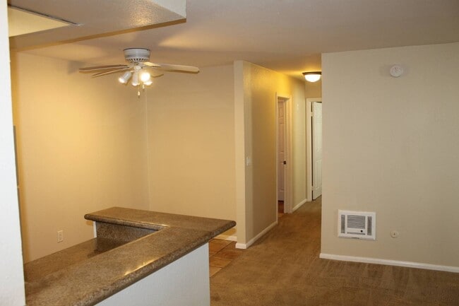 Foto del edificio - Charming 2BR/1BA Condo – Resort-Style Amenities!