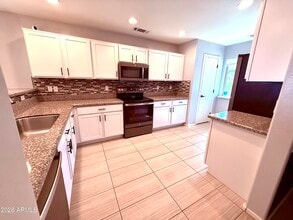 Building Photo - 1884 W Expressman St