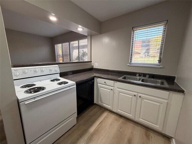 Foto del edificio - 3304 Red River St