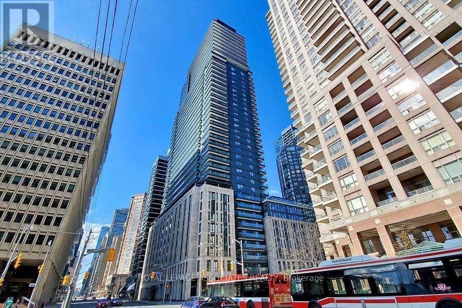 Photo principale - 955-955 Bay St.