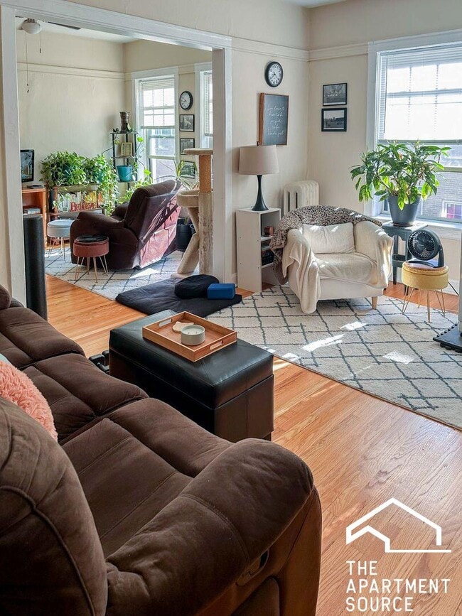 Photo - 1932 W Winona St Apartment