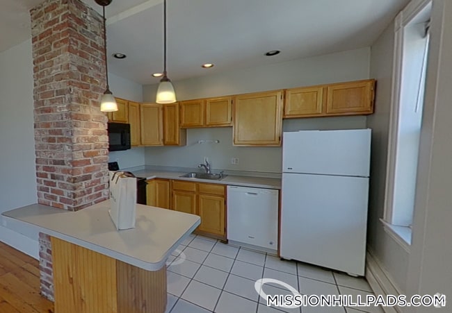 Building Photo - 1540 Tremont St