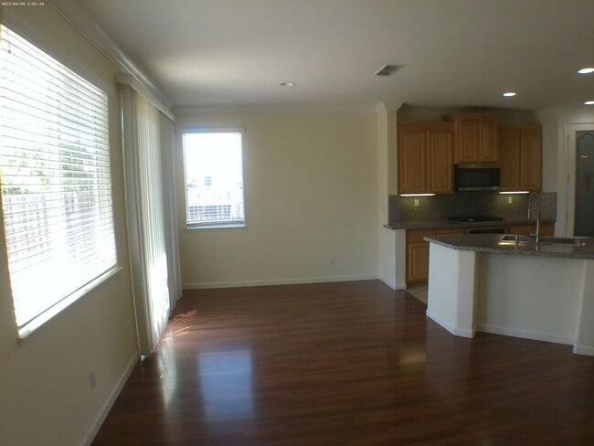 Foto del edificio - 3 Bed| 2 Bath | 1660 SF | Single Story | Tenant pays $175 monthly for WS&G