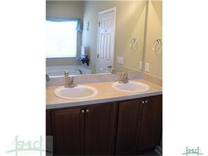 Foto del edificio - In the Heart of Richmond Hill - Available on  4/7/26