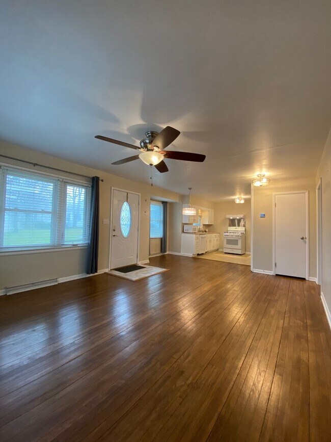 Building Photo - 2 Bedroom Single Family Home in North Webs...