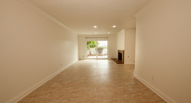 Large Living Room/Dining Room. - 25056 Silverleaf Ln