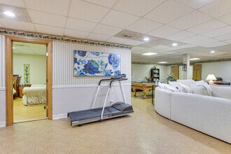 Building Photo - 7 Creekside Ln