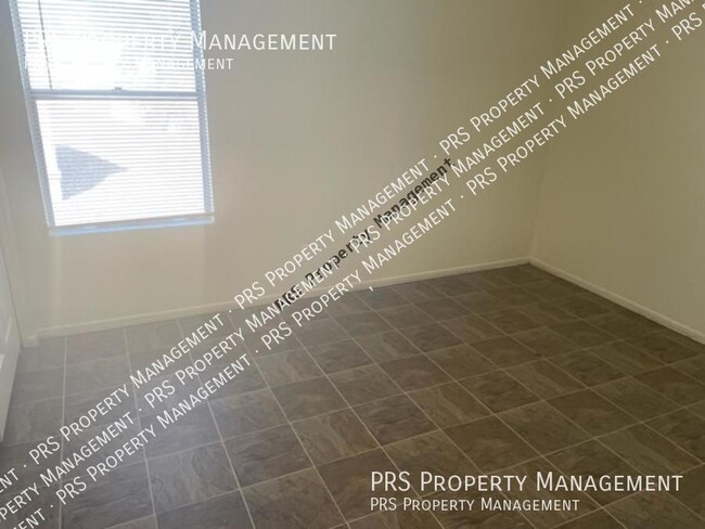 Building Photo - 465 W Ivyglen St