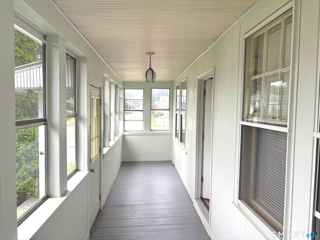 Building Photo - 565 Sylvan Ave