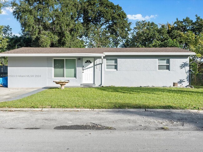 Building Photo - 4255 SW 50th St
