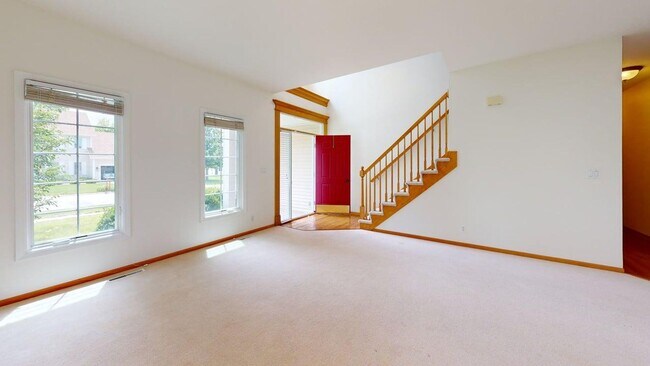 Building Photo - Executive Home in Ames