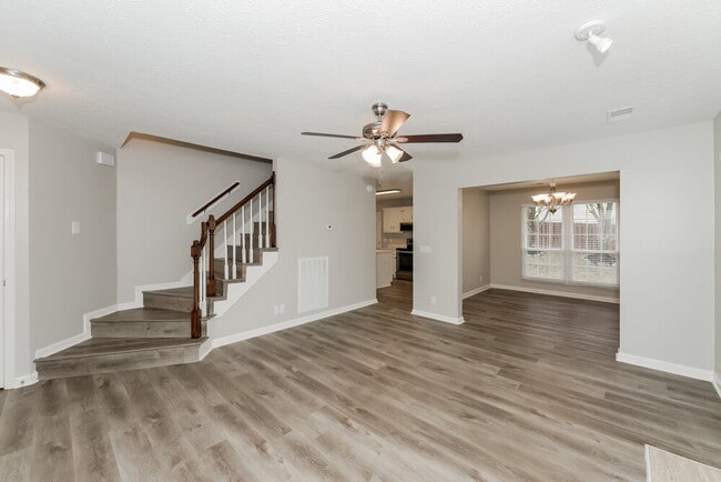 Building Photo - 3009 Creekview Ln