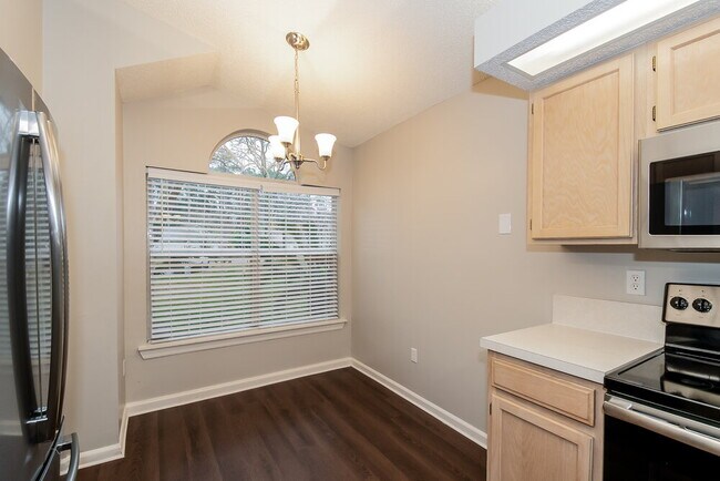 Building Photo - 7410 Carriage Side Ct