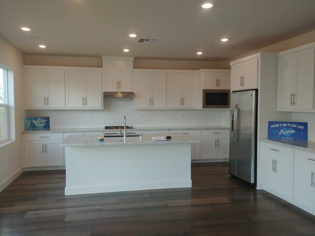 Building Photo - 2481 Azalea Ave