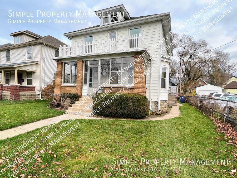 1242 Davis Ave NW Unit 2, Grand Rapids, MI 49504 Room for Rent in