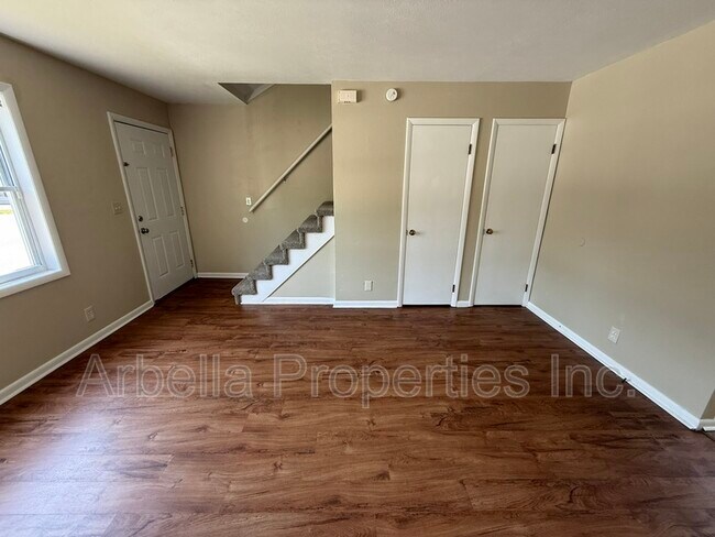 Foto del edificio - 1404 Bloomingdale Rd