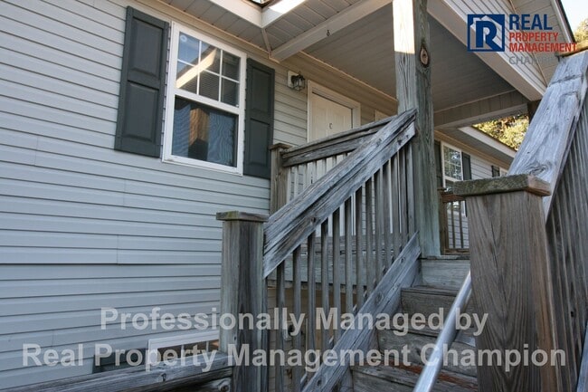 Building Photo - 3 BD/2 BA Upper Unit Condo in Hawthorne Pa...