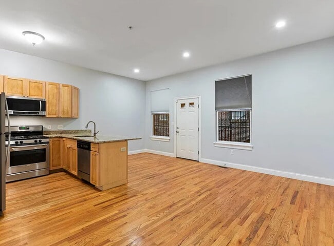 Foto del edificio - 873 Harrison Ave