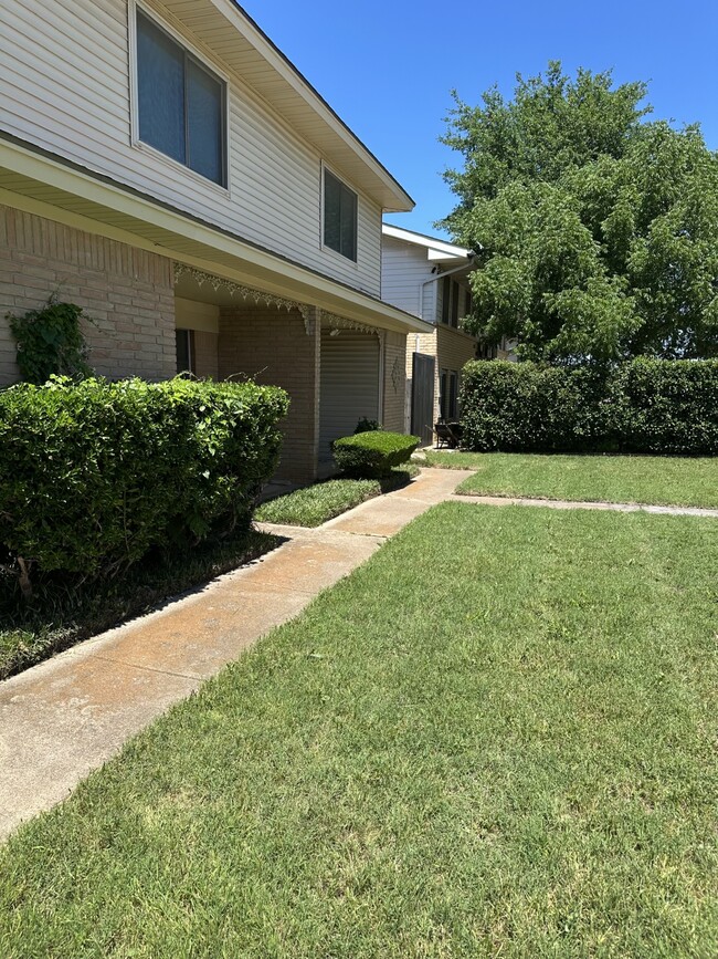 Building Photo - 206 Wilshire Dr
