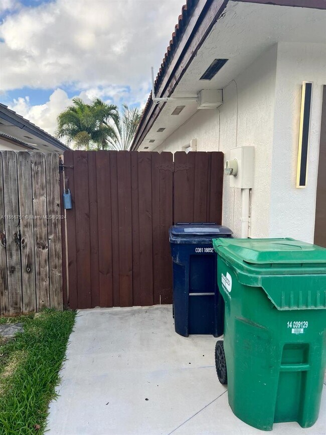 Building Photo - 14865 SW 176th Terr