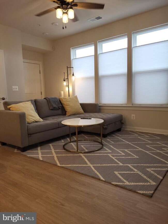 Building Photo - Beautiful Condo in Ashbrook Place