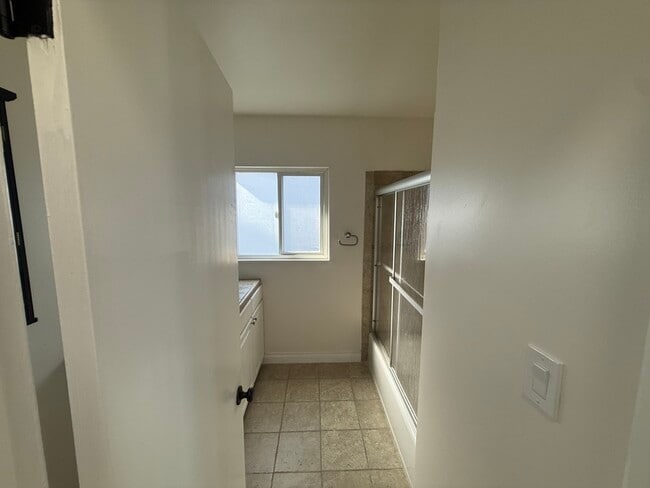 Building Photo - 320 Calle Miramar