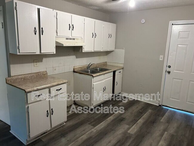 Foto del edificio - 519 E Central Ave
