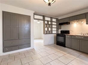 Building Photo - 413 Ewalt Ave